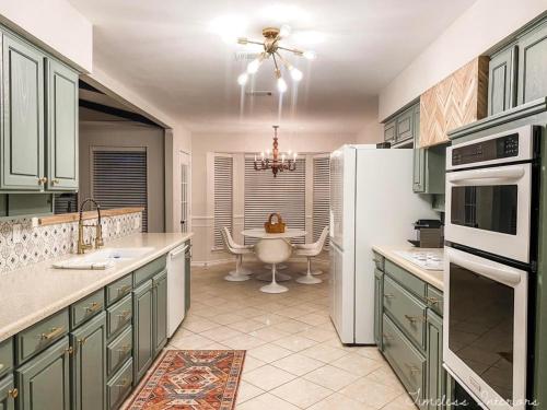 Highland Village, TX. Charming mid-century ranch. in Lake Dallas Highland Village, TX. Charming mid-century ranch. in Lake Dallas
