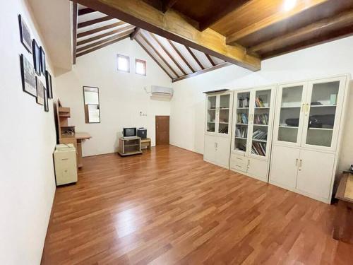 A Three Story House in City Center in Kebayoran Lama A Three Story House in City Center in Kebayoran Lama