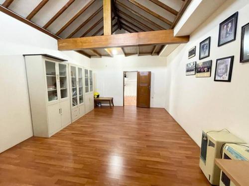 A Three Story House in City Center in Kebayoran Lama A Three Story House in City Center in Kebayoran Lama