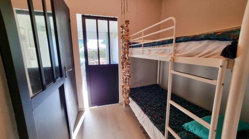 GIENS studio proche plage de sable fin LESCLESDENICOLE