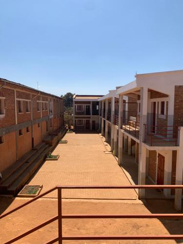 Изглед, Chambres d'hôtes du lycée Picot de Clorivière dont les revenues financent l'éducation des élèves (Chambres d'hotes du lycee Picot de Cloriviere dont les revenues financent l'education des eleves) in Antsirabe Изглед, Chambres d'hôtes du lycée Picot de Clorivière dont les revenues financent l'éducation des élèves (Chambres d'hotes du lycee Picot de Cloriviere dont les revenues financent l'education des eleves) in Antsirabe