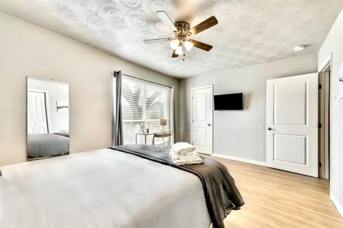 City Outside & Tranquility Inside in East Dallas City Outside & Tranquility Inside in East Dallas