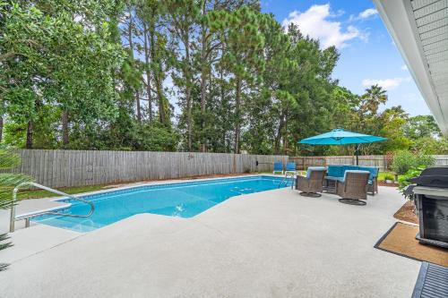 Outdoor Oasis by Beaches in Gulf Breeze (FL) Outdoor Oasis by Beaches in Gulf Breeze (FL)