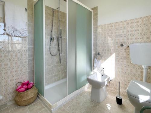 Bathroom, Pleasant holiday home in Colli Al Metauro with bubble bath in Serrungarina Bathroom, Pleasant holiday home in Colli Al Metauro with bubble bath in Serrungarina