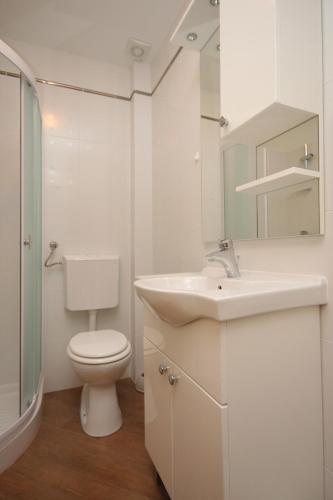 Fürdőszoba, Apartments with parking space Umag - 6995 in Katoro Fürdőszoba, Apartments with parking space Umag - 6995 in Katoro