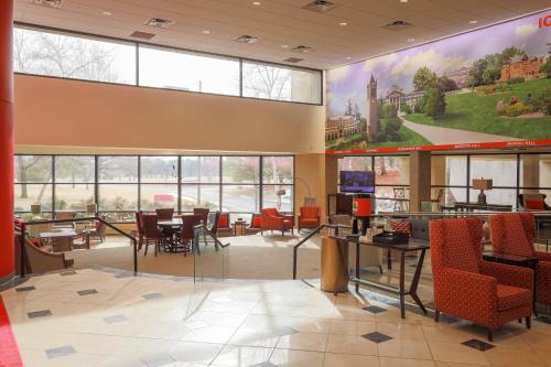 Lobby, Gateway Hotel and Conference Center in Ames (IA) Lobby, Gateway Hotel and Conference Center in Ames (IA)
