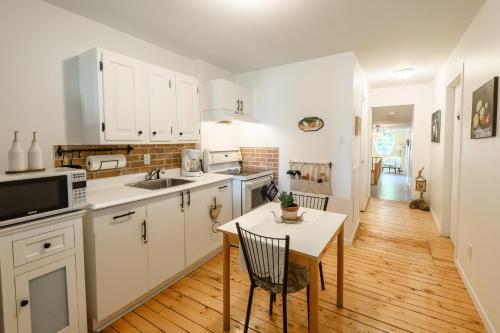 Konyha, Maison de L'Anse aux oies / Gîte (Maison de L'Anse aux oies / Gite) in St-Eugene L'Islet (QC) Konyha, Maison de L'Anse aux oies / Gîte (Maison de L'Anse aux oies / Gite) in St-Eugene L'Islet (QC)