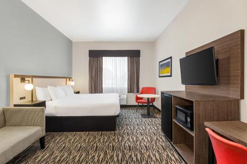 Ramada by Wyndham Marina in Marina (CA) Ramada by Wyndham Marina in Marina (CA)