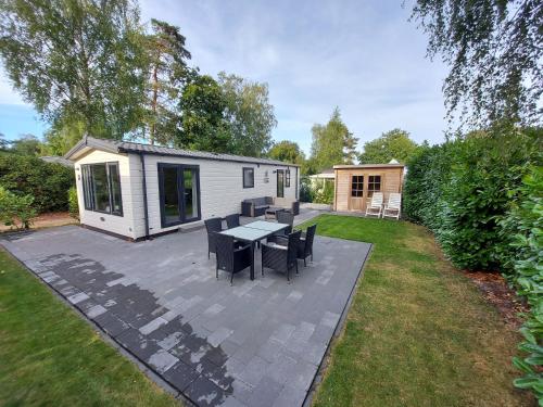 Chalet Wanama. Gelegen op het vakantiepark Het Lierderholt op de veluwe. in Beekbergen Chalet Wanama. Gelegen op het vakantiepark Het Lierderholt op de veluwe. in Beekbergen