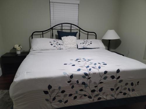 House with private swimming pool 3-6-8 f deep in Gulf Breeze (FL) House with private swimming pool 3-6-8 f deep in Gulf Breeze (FL)