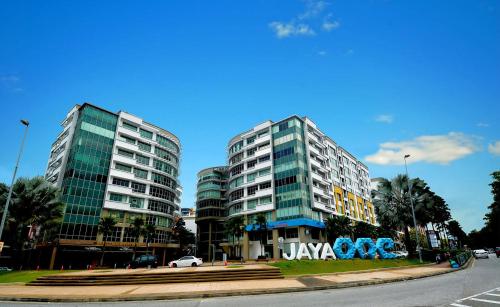 Comfy Homes Unit PacificTowers Wifi Parking Netflix Opp Jaya 1 near Civil Service KGPA Golf Club Comfy Homes Unit PacificTowers Wifi Parking Netflix Opp Jaya 1 near Civil Service KGPA Golf Club