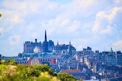 View, Best view in the heart of Edinburgh: Castle to Sea in Duddingston View, Best view in the heart of Edinburgh: Castle to Sea in Duddingston