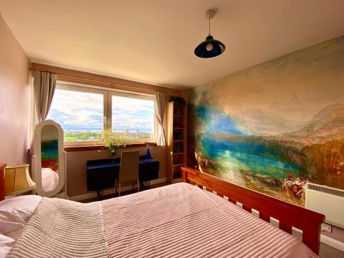 Best view in the heart of Edinburgh: Castle to Sea in Duddingston Best view in the heart of Edinburgh: Castle to Sea in Duddingston