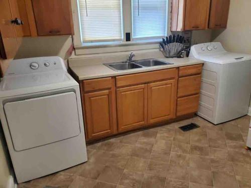 Kitchen, Budget 2 Bedroom Apartment - 2 Queens in South Charleston (WV) Kitchen, Budget 2 Bedroom Apartment - 2 Queens in South Charleston (WV)