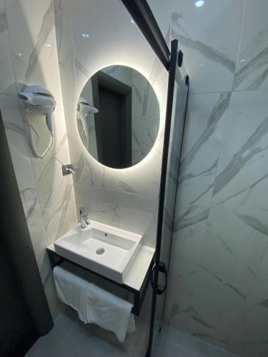Santra Bosphorus Hotel - image 6