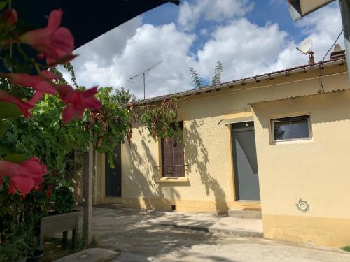 Chalet Cosy et Paisible cote Paris in Vitry-sur-Seine Chalet Cosy et Paisible cote Paris in Vitry-sur-Seine