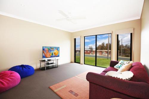 Panorama @ the Lake - Pet Friendly - 15 Mins to Hyams Beach in Bewong Panorama @ the Lake - Pet Friendly - 15 Mins to Hyams Beach in Bewong