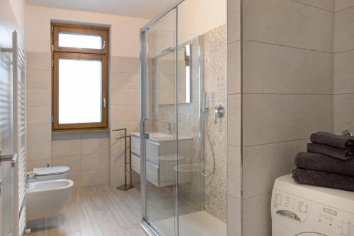Bathroom, Appartamento Dietro l'angolo in Grosio Bathroom, Appartamento Dietro l'angolo in Grosio