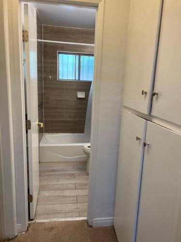 Amazing 1bd apartment with big office in Culver City Amazing 1bd apartment with big office in Culver City