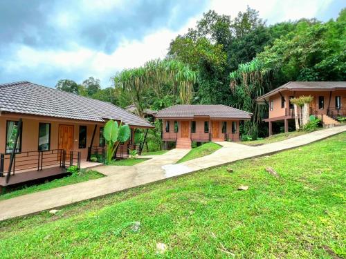 Khao Sok Rain Forest Resort in Khao Sok (Suratthani) Khao Sok Rain Forest Resort in Khao Sok (Suratthani)