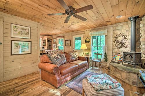 Rejuvenating Emersons Cabin in Chatsworth! in Chatsworth (GA) Rejuvenating Emersons Cabin in Chatsworth! in Chatsworth (GA)