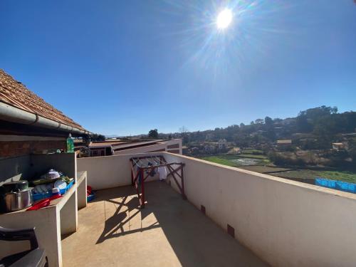 Balkonas / terasa, Chambres d'hôtes du lycée Picot de Clorivière dont les revenues financent l'éducation des élèves (Chambres d'hotes du lycee Picot de Cloriviere dont les revenues financent l'education des eleves) in Antsirabe Balkonas / terasa, Chambres d'hôtes du lycée Picot de Clorivière dont les revenues financent l'éducation des élèves (Chambres d'hotes du lycee Picot de Cloriviere dont les revenues financent l'education des eleves) in Antsirabe