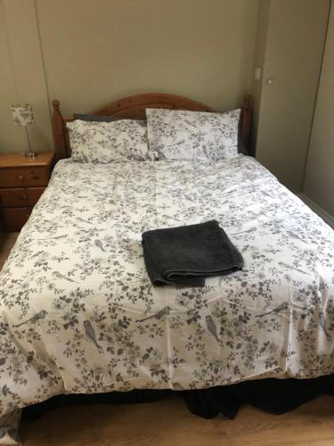 Garden Cottage, heated indoor pool, tennis court in Frensham Garden Cottage, heated indoor pool, tennis court in Frensham