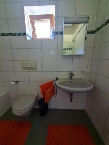 Bathroom, Ferienwohnung Forsthaus in Bad Gronenbach Bathroom, Ferienwohnung Forsthaus in Bad Gronenbach