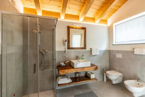 Bathroom, B & B Il Sottobosco in Val Masino Bathroom, B & B Il Sottobosco in Val Masino