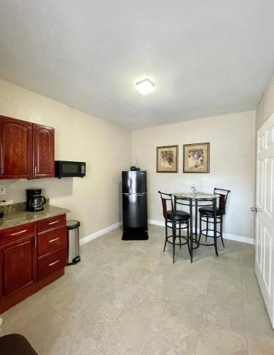 Clearwater's Gem (9 MINUTES TO BEACH & PRVT ENT SUITE) in Largo (FL) Clearwater's Gem (9 MINUTES TO BEACH & PRVT ENT SUITE) in Largo (FL)