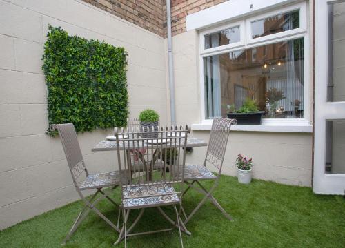 Kert, The Belfast Boutique Central Cozy SLEEPS7 in Blackstaff Stop Kert, The Belfast Boutique Central Cozy SLEEPS7 in Blackstaff Stop