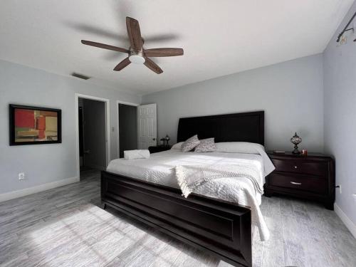 Fun Getaway Ranch Lake Pool Soccer 5Bed 3 Bath in Howey in the Hills (FL) Fun Getaway Ranch Lake Pool Soccer 5Bed 3 Bath in Howey in the Hills (FL)