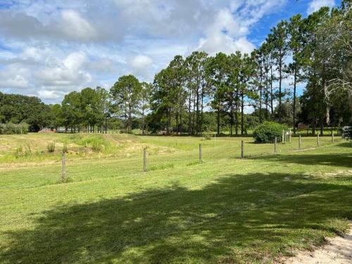 Fun Getaway Ranch Lake Pool Soccer 5Bed 3 Bath in Howey in the Hills (FL) Fun Getaway Ranch Lake Pool Soccer 5Bed 3 Bath in Howey in the Hills (FL)