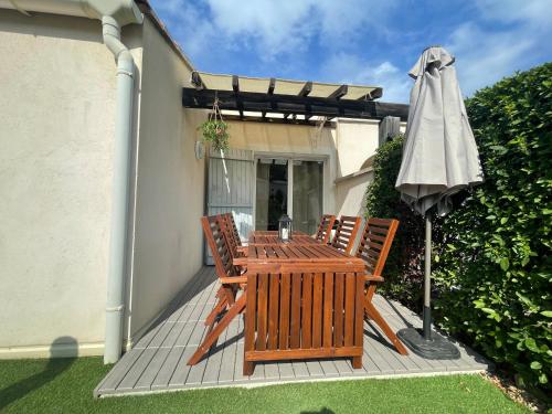 Magnifique appartement T4 avec piscine et jardin in Frejus Magnifique appartement T4 avec piscine et jardin in Frejus