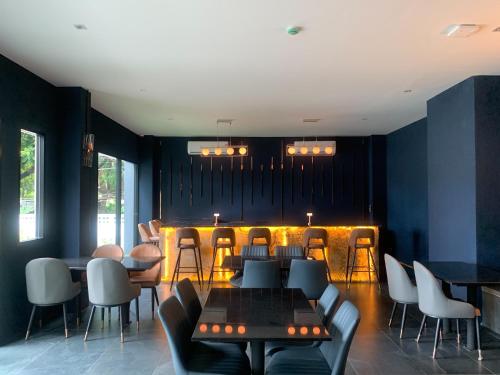 Bar/lounge, Double J Hotel in Tha Sala Bar/lounge, Double J Hotel in Tha Sala