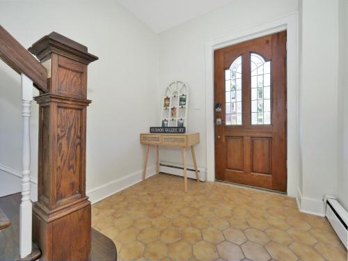 Deck View of Hudson River & Mt Beacon / Boho Suite in نيوبورجه Deck View of Hudson River & Mt Beacon / Boho Suite in نيوبورجه