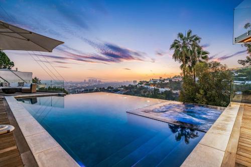 Modern Smart Home With Spectacular Views
