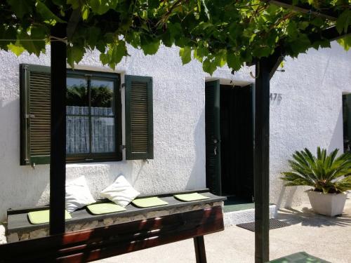 Holiday house with a parking space Supetarska Draga - Gornja, Rab - 15666 in ซูเปตาร์สกา ดรากา Holiday house with a parking space Supetarska Draga - Gornja, Rab - 15666 in ซูเปตาร์สกา ดรากา