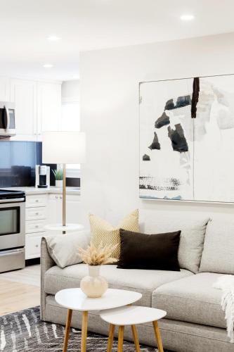 Modern, Luxurious Apartment near Downtown Ottawa in Gloucester Modern, Luxurious Apartment near Downtown Ottawa in Gloucester