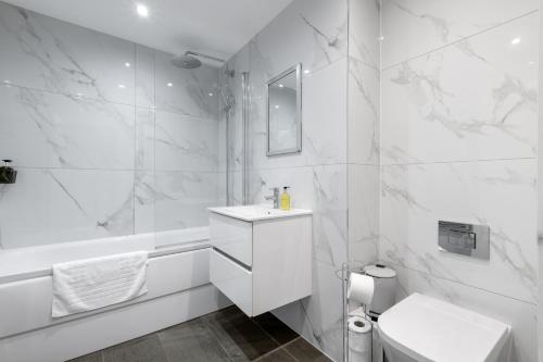 Bathroom, St Martins House Luxury 2 Bedroom Apartments Ruislip in Greater London North West Bathroom, St Martins House Luxury 2 Bedroom Apartments Ruislip in Greater London North West
