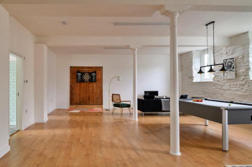 娛樂設施, Finest Retreats - Luxury Converted Chapel with Hot Tub & Games Room in 達尼斯茂德維 娛樂設施, Finest Retreats - Luxury Converted Chapel with Hot Tub & Games Room in 達尼斯茂德維
