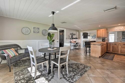 Inviting Holiday Home with Private Yard and Lanai in Holiday (FL) Inviting Holiday Home with Private Yard and Lanai in Holiday (FL)