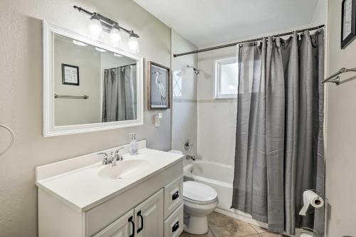 Inviting Holiday Home with Private Yard and Lanai in Holiday (FL) Inviting Holiday Home with Private Yard and Lanai in Holiday (FL)