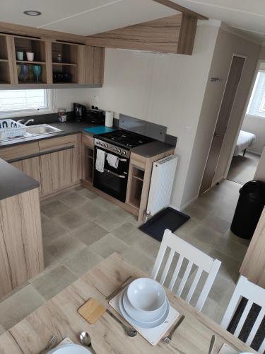 F14 Static Caravan, Fairway holiday park in Sandown South F14 Static Caravan, Fairway holiday park in Sandown South