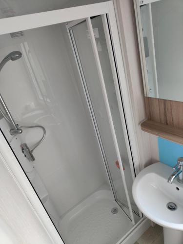 F14 Static Caravan, Fairway holiday park in Sandown South F14 Static Caravan, Fairway holiday park in Sandown South