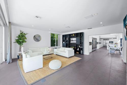 Exquisite Waterfront Villa in Key Biscayne in Key Biscayne (FL) Exquisite Waterfront Villa in Key Biscayne in Key Biscayne (FL)