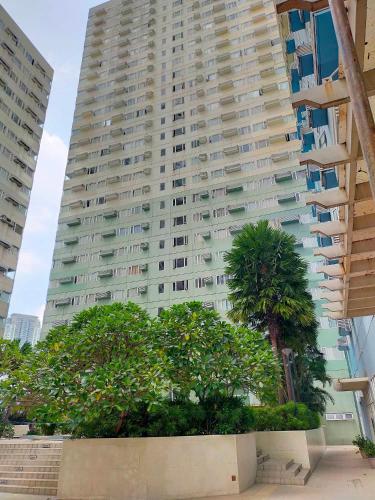 Exterior view, Ridgewood Towers Taguig near SM Aura Premier Exterior view, Ridgewood Towers Taguig near SM Aura Premier