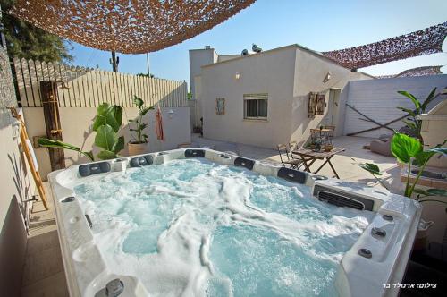 Hot tub, Anise Suites in Livnim Hot tub, Anise Suites in Livnim