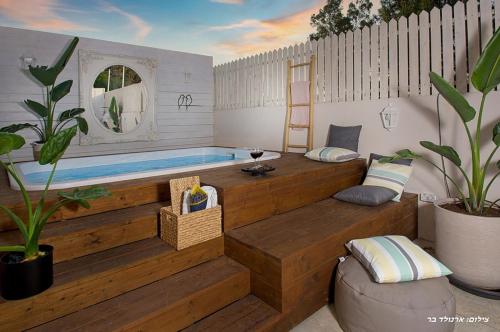 Swimming pool, Anise Suites in Livnim Swimming pool, Anise Suites in Livnim