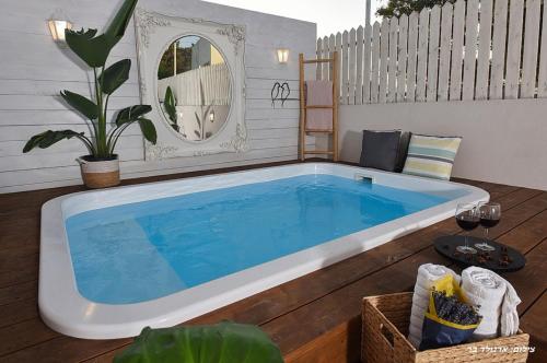 Úszómedence, Anise Suites in Livnim Úszómedence, Anise Suites in Livnim